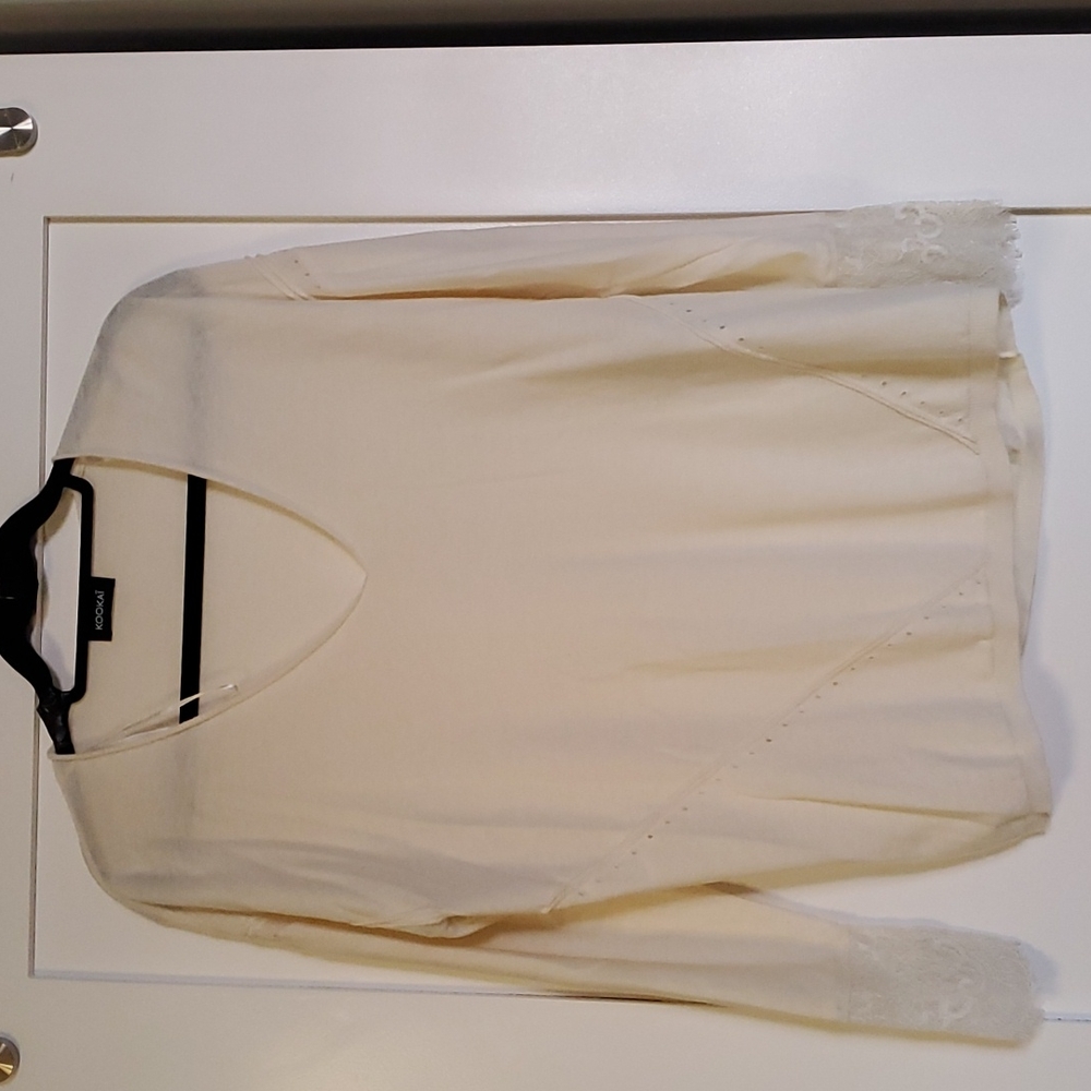 KOOKAI V-neck White/Cream Top